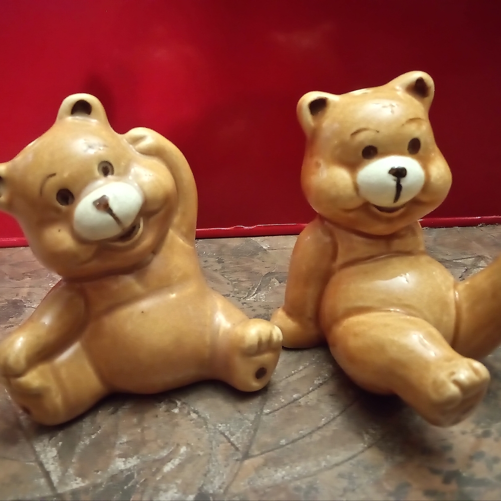 Vintage Ceramic Bear Salt & Pepper Shaker's.